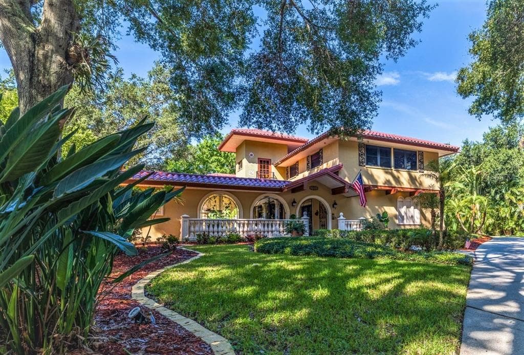 2532 LAKESIDE COURT