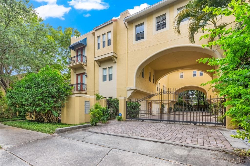 3010 W STOVALL STREET UNIT F TAMPA, FL 33629