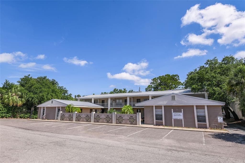 4807 W FLAMINGO ROAD UNIT 10 TAMPA, FL 33611