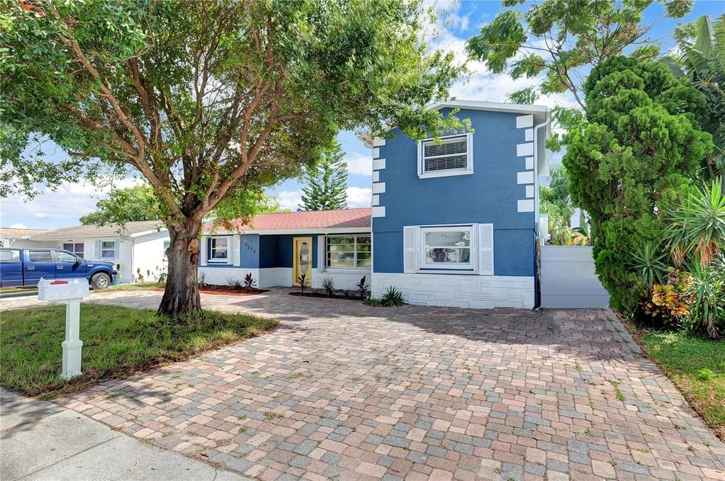 2330 SOCIETY DRIVE HOLIDAY, FL 34691