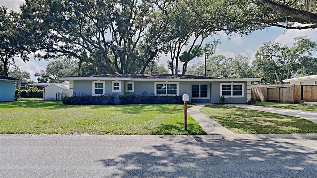 1625 SALESBERRY STREET LAKELAND, FL 33803