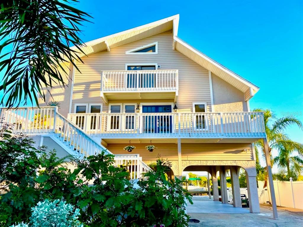 1641 SEABREEZE DRIVE