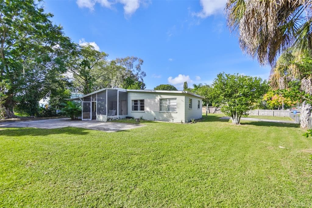 702 28TH STREET CIRCLE E BRADENTON, FL 34208