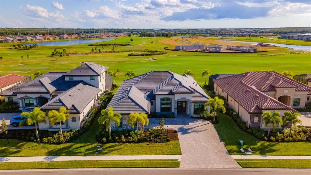 5552 MULLIGAN WAY LAKEWOOD RANCH, FL 34211
