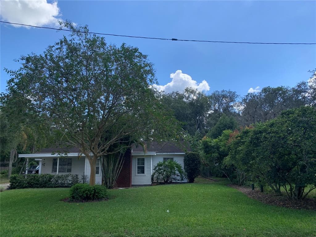 1324 DIVOT LANE TAMPA, FL 33612