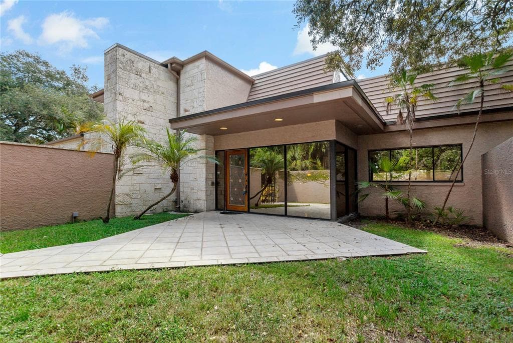 2703 BLUFFS DRIVE LARGO, FL 33770