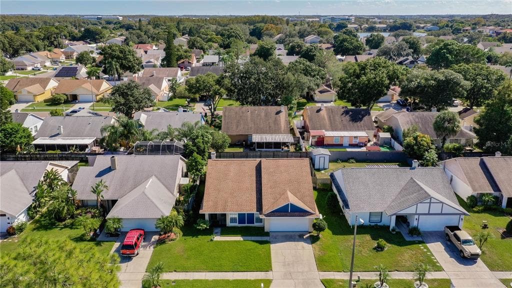 8723 LINDENHURST PLACE TAMPA, FL 33634