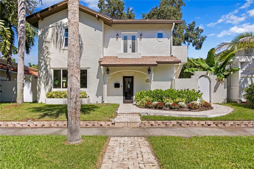 815 18TH AVENUE NE ST PETERSBURG, FL 33704