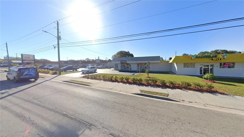 3320 W COLUMBUS DRIVE