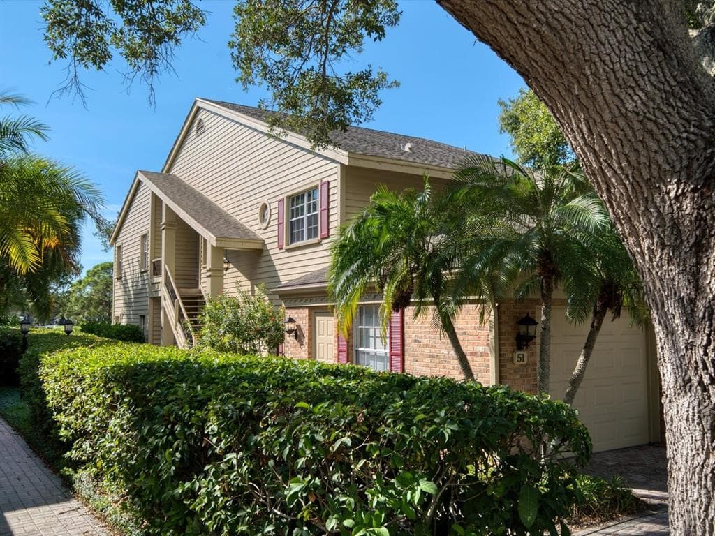 51 PELICAN PLACE BELLEAIR, FL 33756