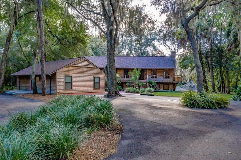 900 OAK HOLLOW PLACE BRANDON, FL 33510