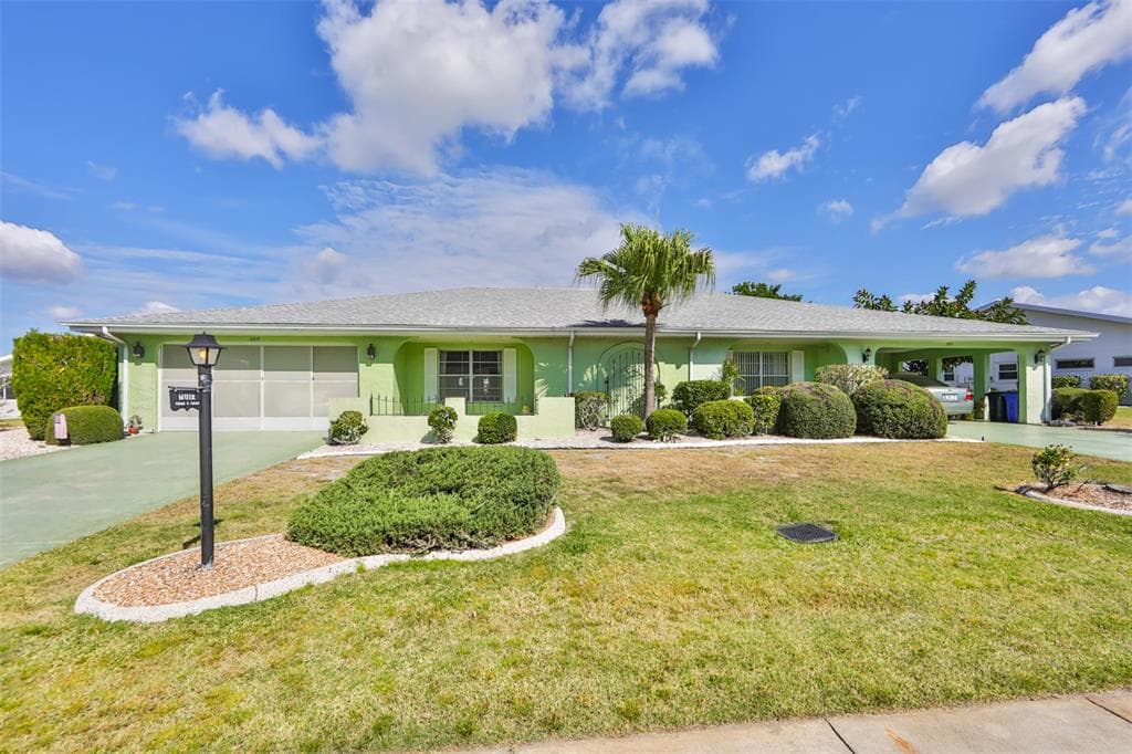 385 CLUB MANOR DRIVE SUN CITY CENTER, FL 33573