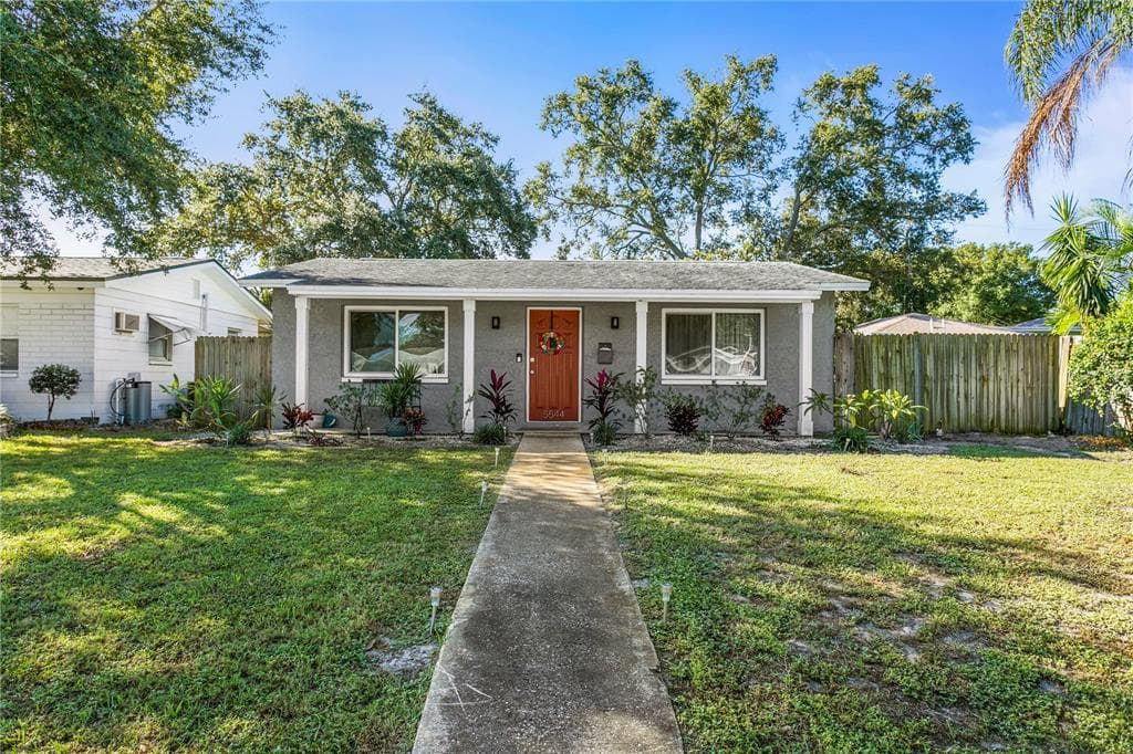 5544 BURLINGTON AVENUE N ST PETERSBURG, FL 33710