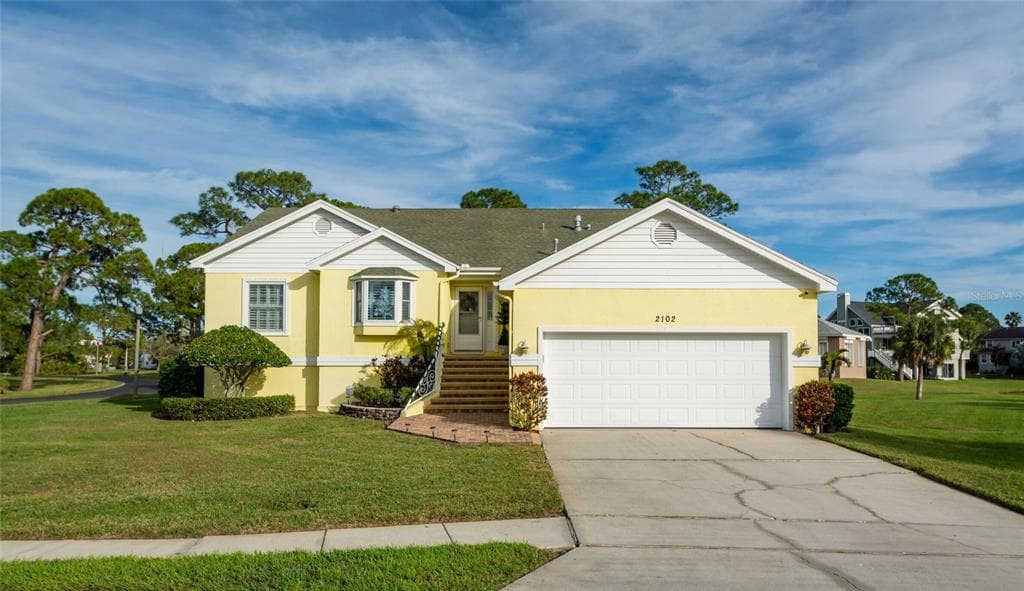 2102 PELICAN COURT TARPON SPRINGS, FL 34689