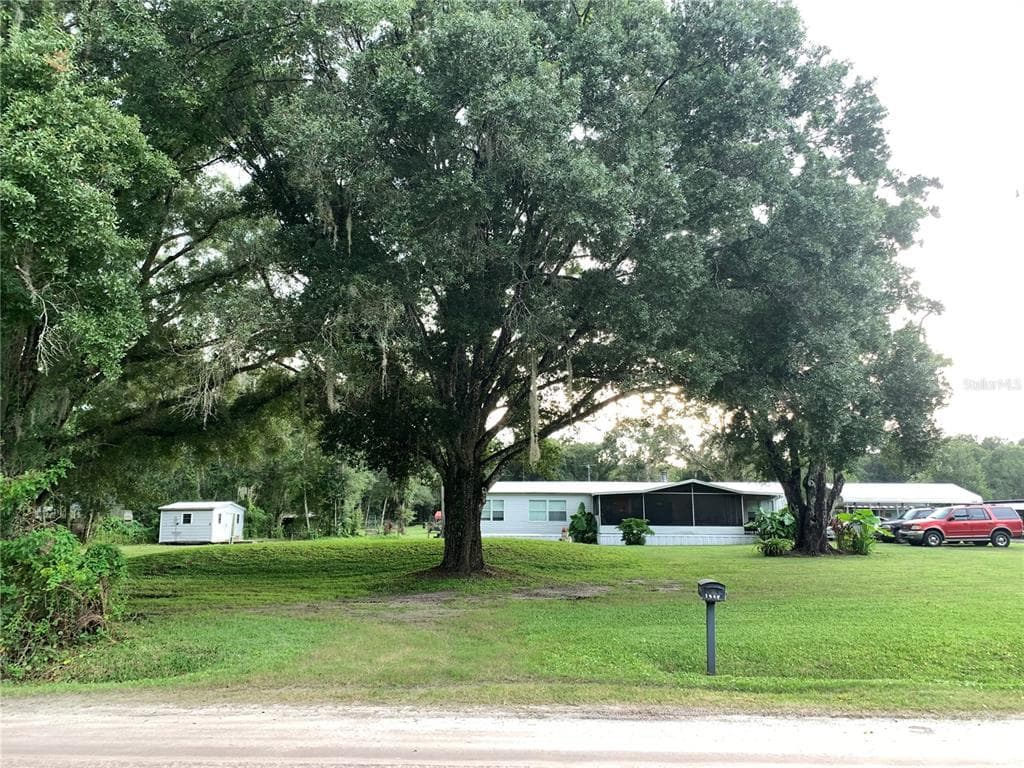 1829 RANCHETTE ROAD ZEPHYRHILLS, FL 33543