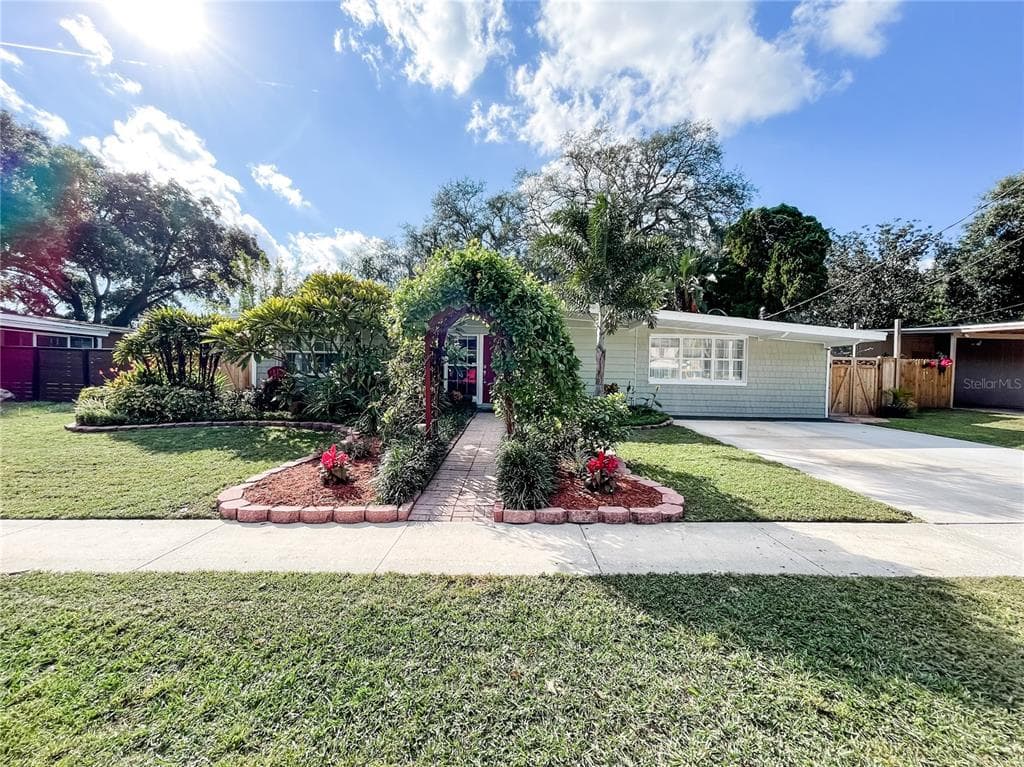 309 BEVERLY BOULEVARD BRANDON, FL 33511