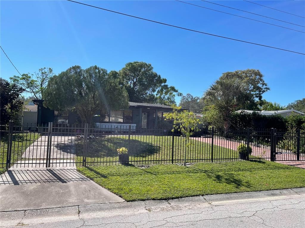 2916 W ROGERS AVENUE TAMPA, FL 33611