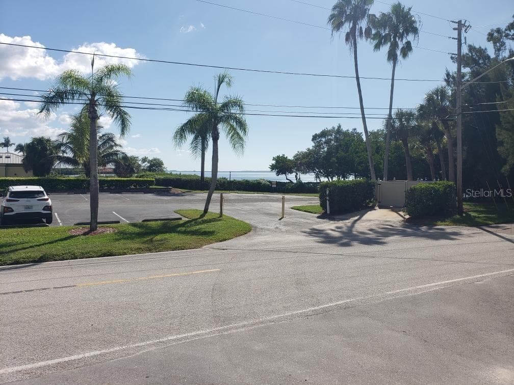 TALLAHASSEE DRIVE TARPON SPRINGS, FL 34689