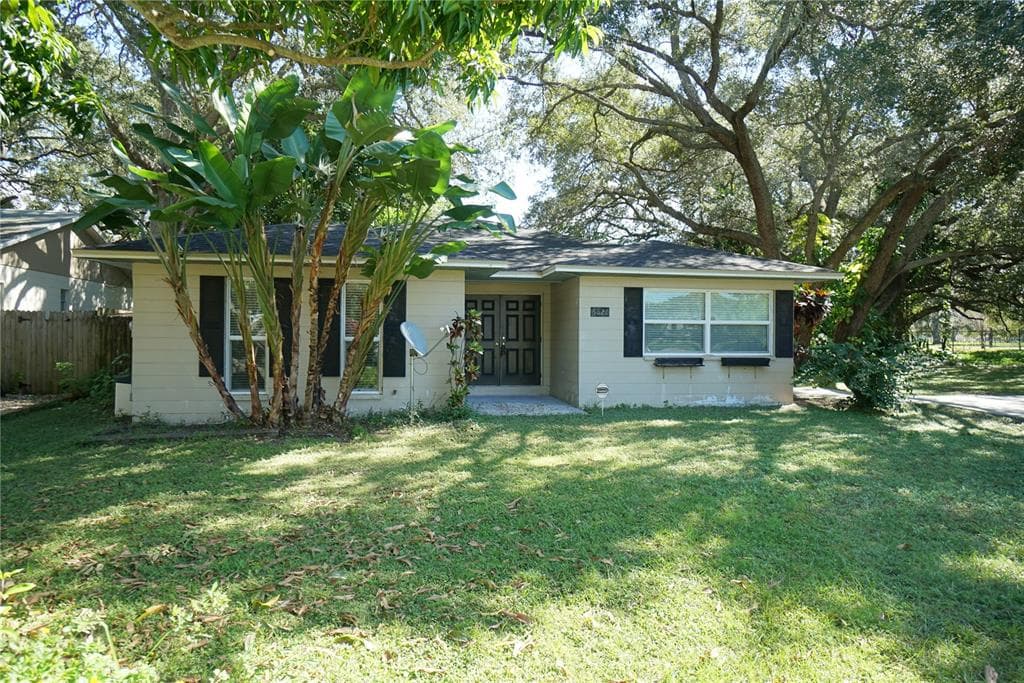 6820 S DAUPHIN AVENUE TAMPA, FL 33611