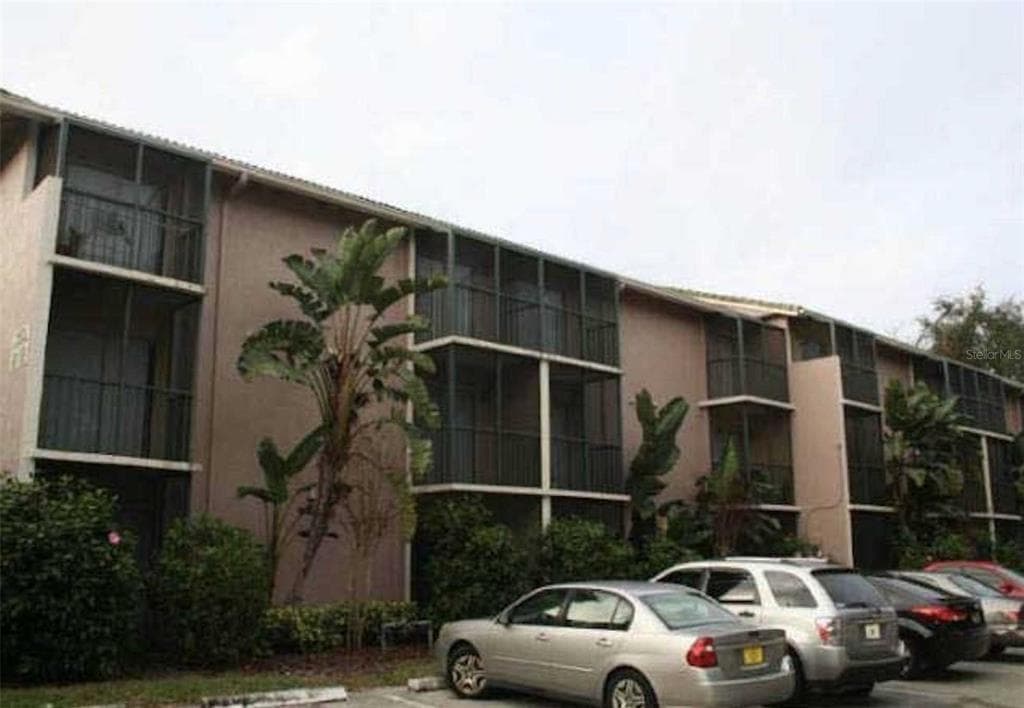 121 OYSTER BAY CIRCLE UNIT 320 ALTAMONTE SPRINGS, FL 32701