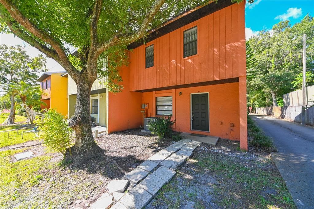 8418 N JONES AVENUE UNIT 6 TAMPA, FL 33604