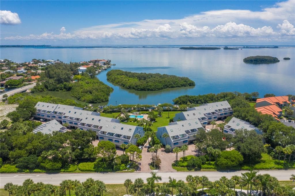 1375 PINELLAS BAYWAY S UNIT 31 TIERRA VERDE, FL 33715