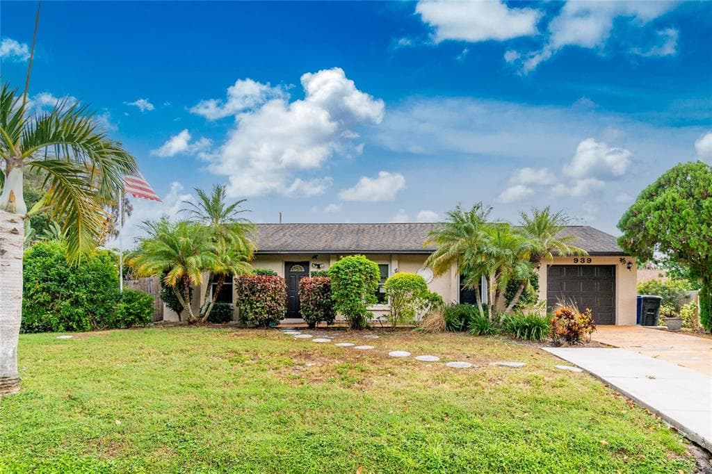 939 OLYMPIA ROAD VENICE, FL 34293