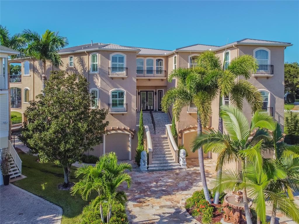 1724 SUNKISSED DRIVE TARPON SPRINGS, FL 34689