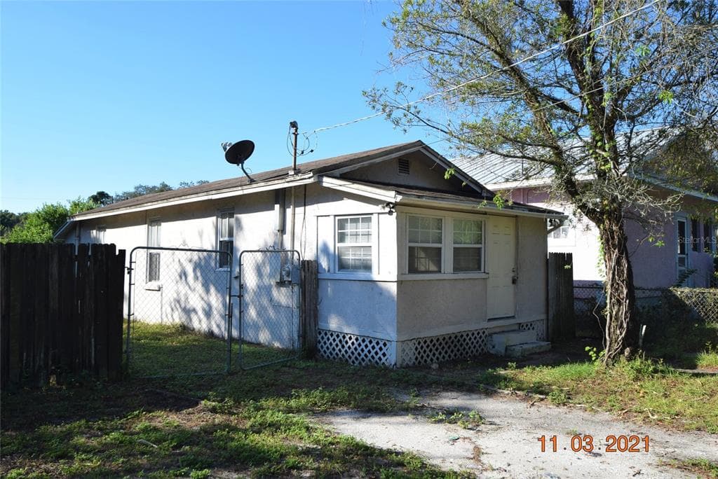 3501 E GENESEE STREET TAMPA, FL 33610