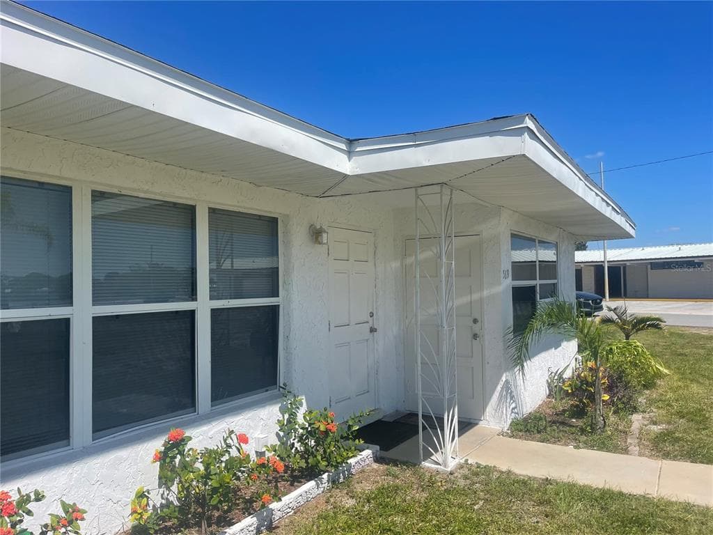569 POINCIANNA DRIVE SARASOTA, FL 34243