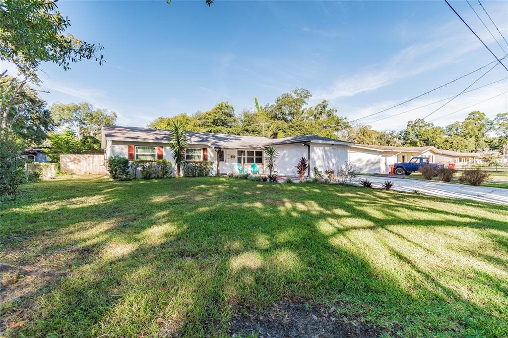 911 N CRYSTAL TERRACE PLANT CITY, FL 33563