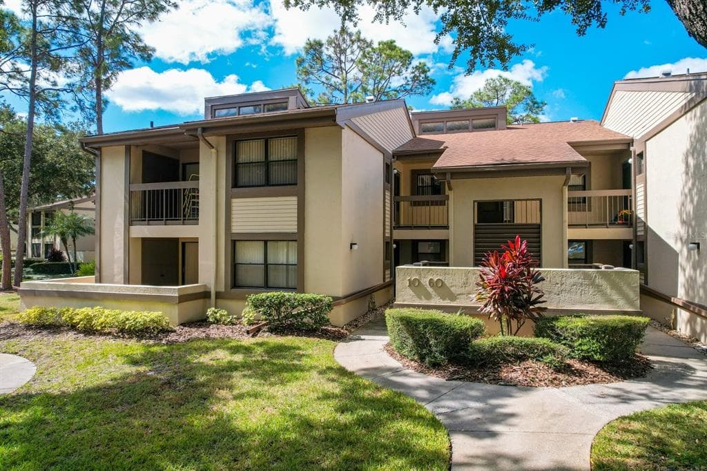 40 WOODLAKE PLACE UNIT 1 OLDSMAR, FL 34677