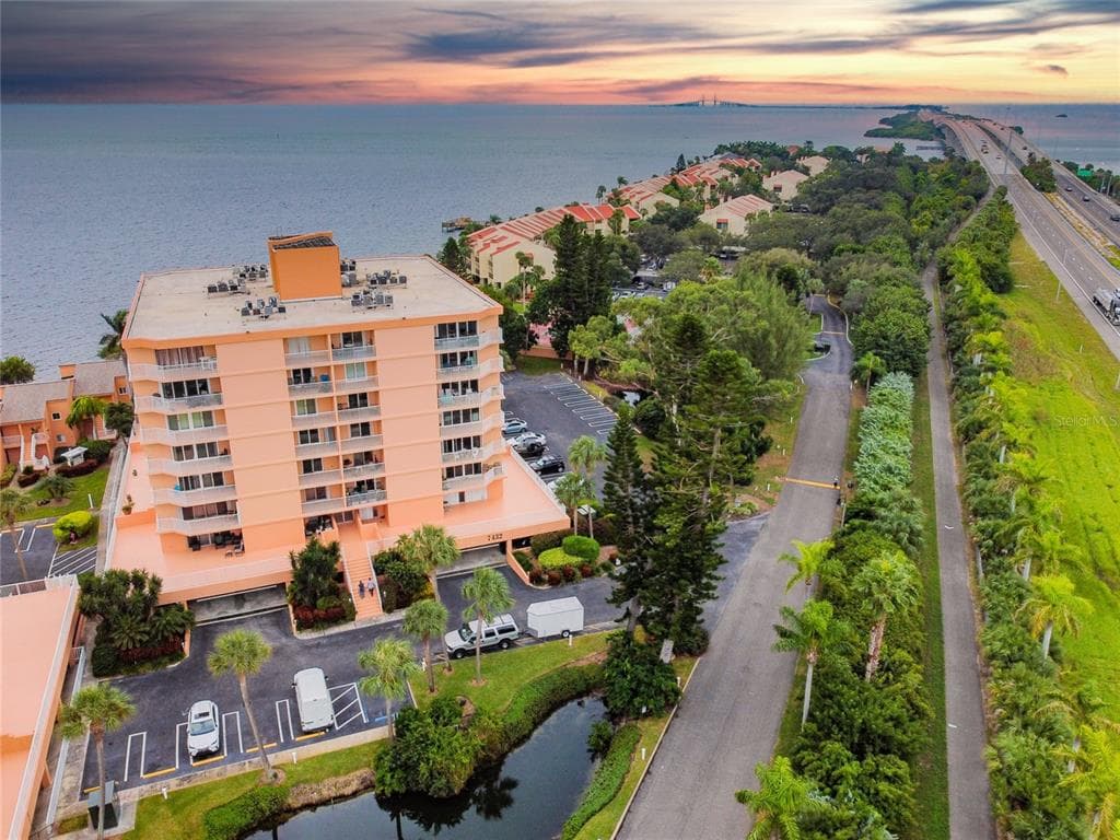 7432 SUNSHINE SKYWAY LANE S UNIT 501 ST PETERSBURG, FL 33711