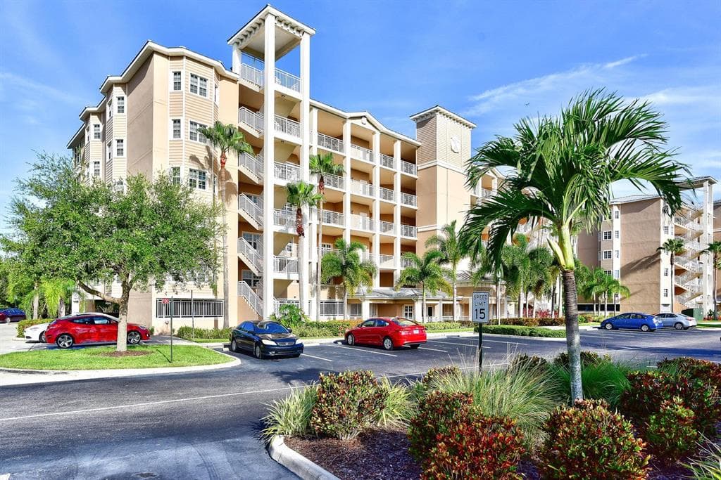 7194 KEY HAVEN ROAD UNIT 605 SEMINOLE, FL 33777