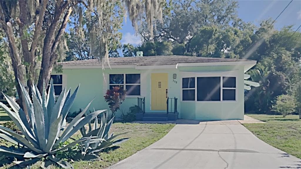308 ROSLYN AVENUE NEW SMYRNA BEACH, FL 32168
