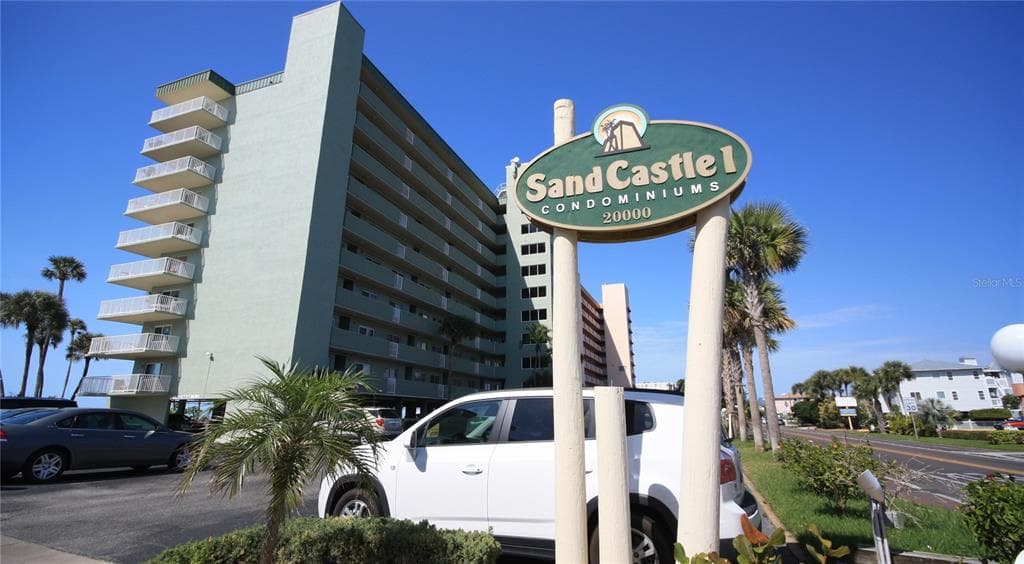 20000 GULF BOULEVARD UNIT 1004 INDIAN SHORES, FL 33785