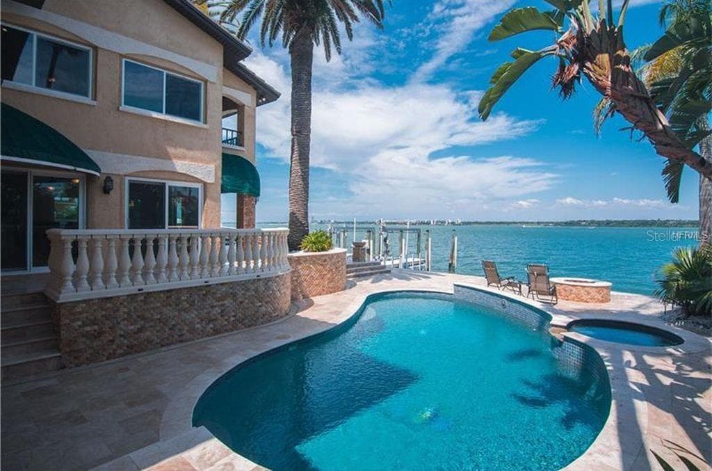 614 BELLE ISLE AVENUE BELLEAIR BEACH, FL 33786
