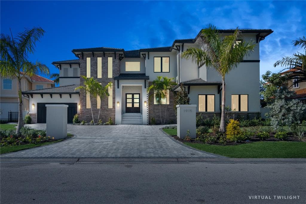 1915 CAROLINA AVENUE NE ST PETERSBURG, FL 33703