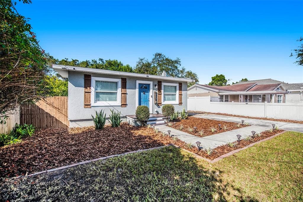 8310 EL PORTAL DRIVE TAMPA, FL 33604