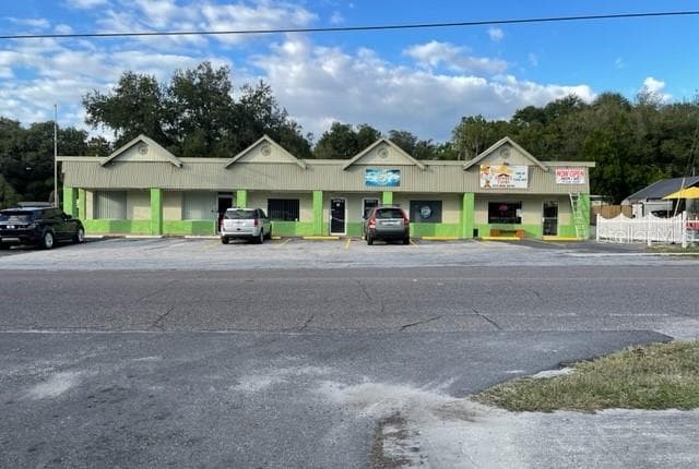 10802 MAIN THONOTOSASSA, FL 33592
