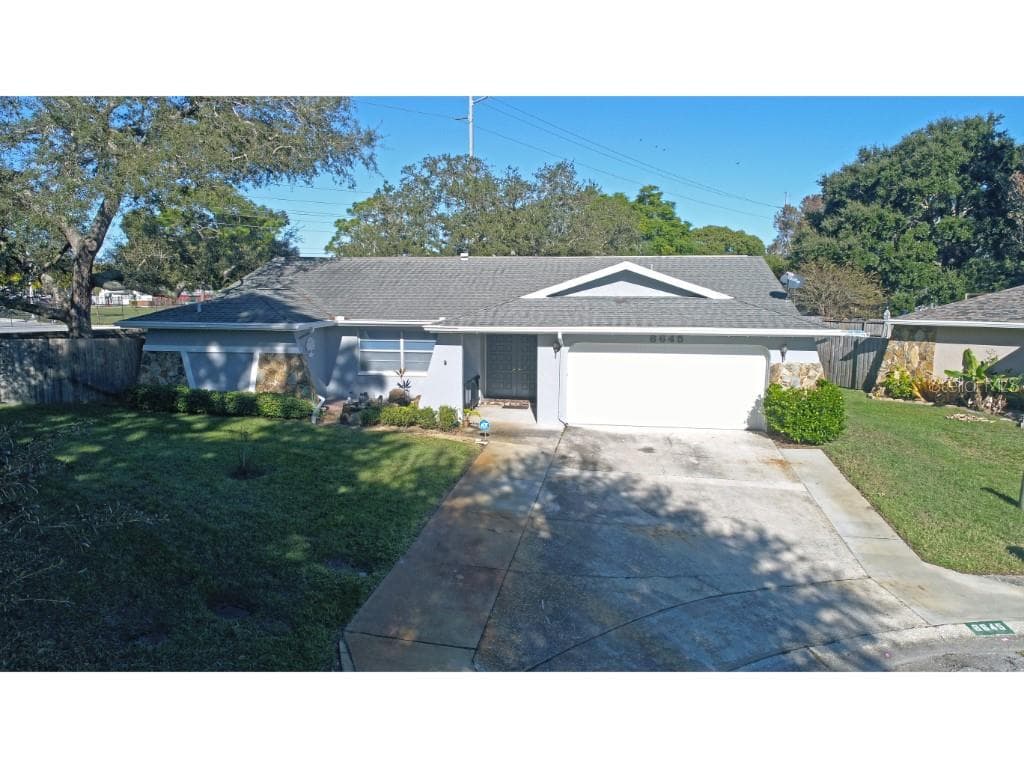 8645 PINETREE DRIVE W SEMINOLE, FL 33772