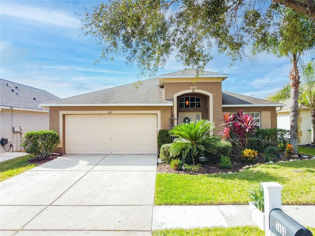 7453 CANAL POINT COURT WESLEY CHAPEL, FL 33545