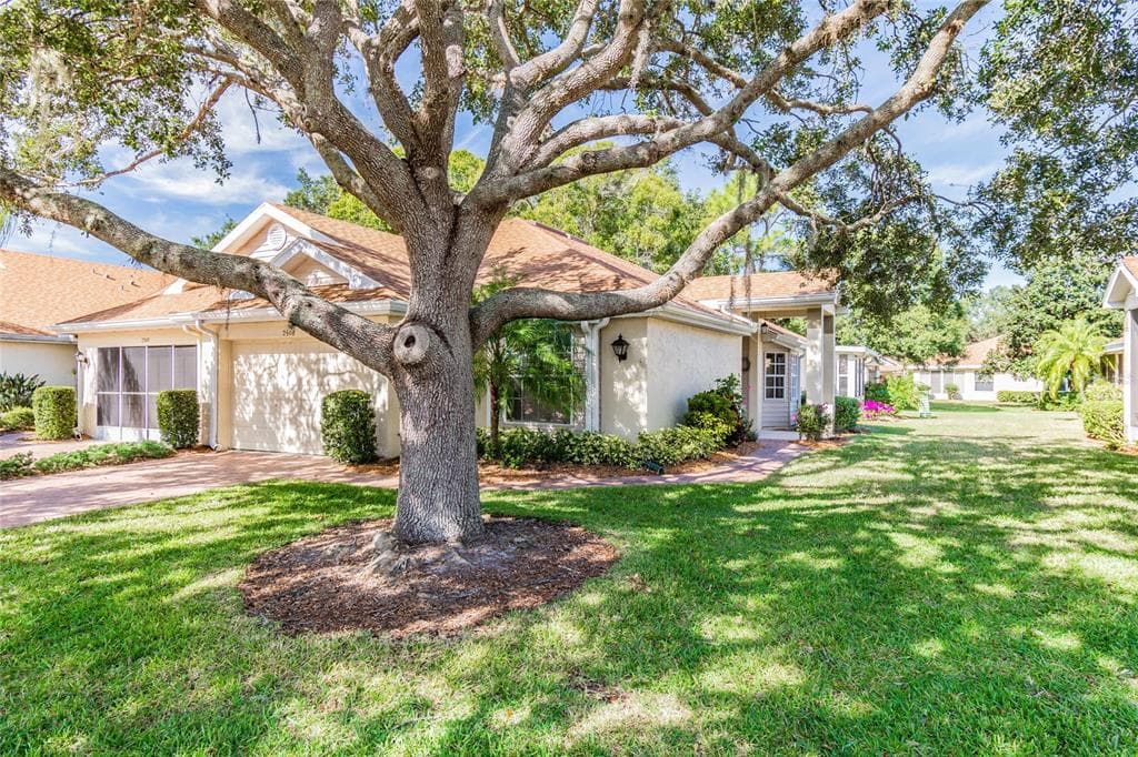 2508 NEW HAVEN CIRCLE UNIT 126 SUN CITY CENTER, FL 33573