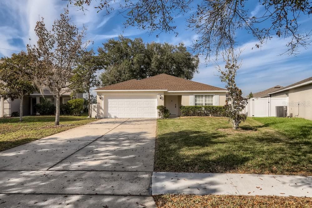 3251 AMBERLEY PARK CIRCLE KISSIMMEE, FL 34743