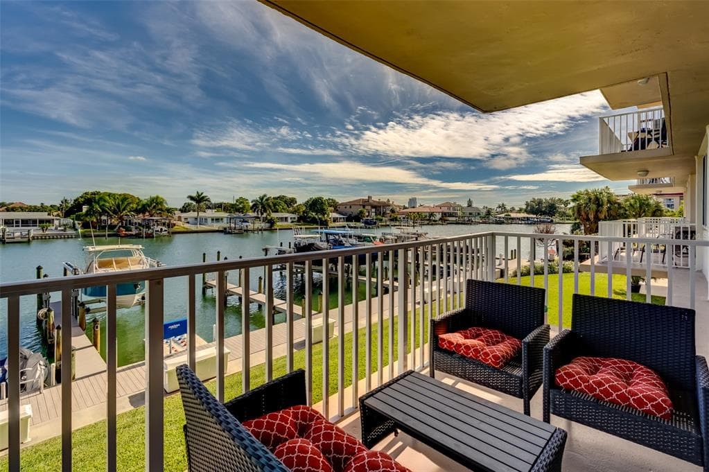 223 ISLAND WAY UNIT 2F CLEARWATER, FL 33767