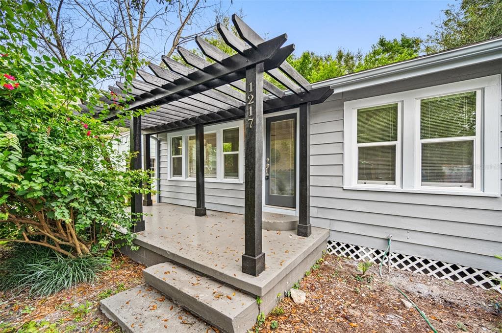 1217 E HANNA AVENUE TAMPA, FL 33604