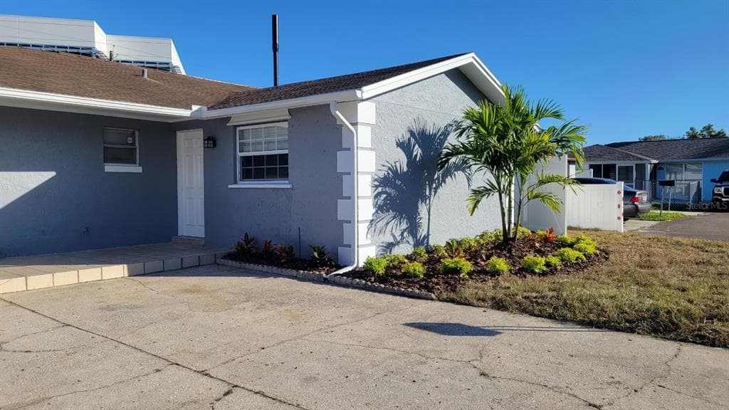 8605 HAMMOCK COURT TAMPA, FL 33634