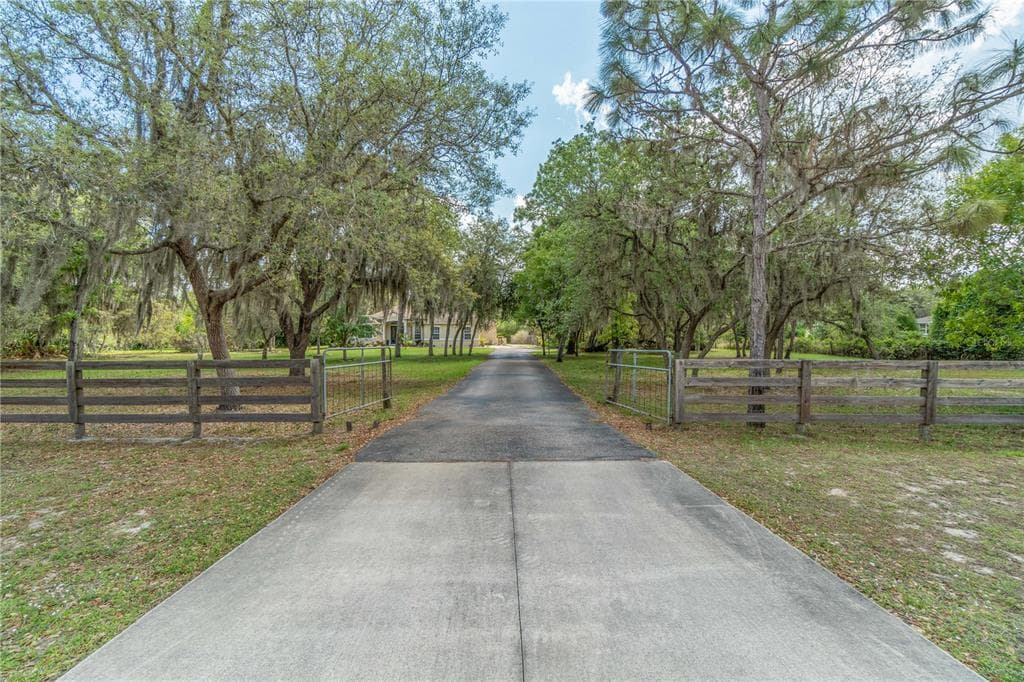 8107 HIGH OAKS TRAIL MYAKKA CITY, FL 34251