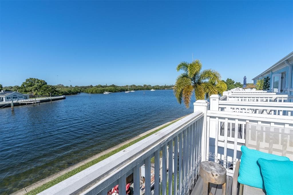 3845 POMPANO DRIVE SE UNIT 3845 ST PETERSBURG, FL 33705
