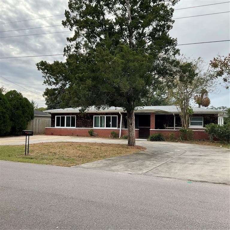 10204 N VALLE DRIVE TAMPA, FL 33612